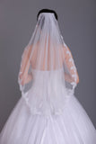 One-Tier Finger-Tip Length Bridal Veils With Applique